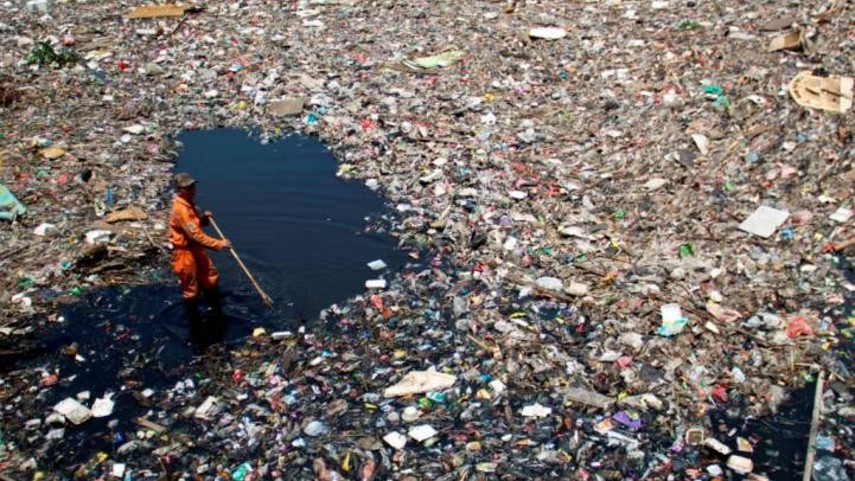 Tumpukan Sampah di Teluk Jakarta Berasal dari Laut Jawa