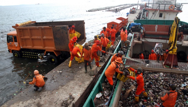 Pencemaran Sampah Plastik dan Ancaman Bencana Ekologi di Teluk Jakarta