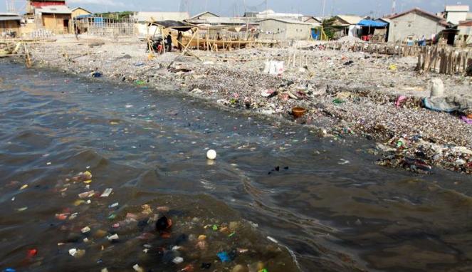 Teluk Jakarta: Merintih Tertindih Polutan