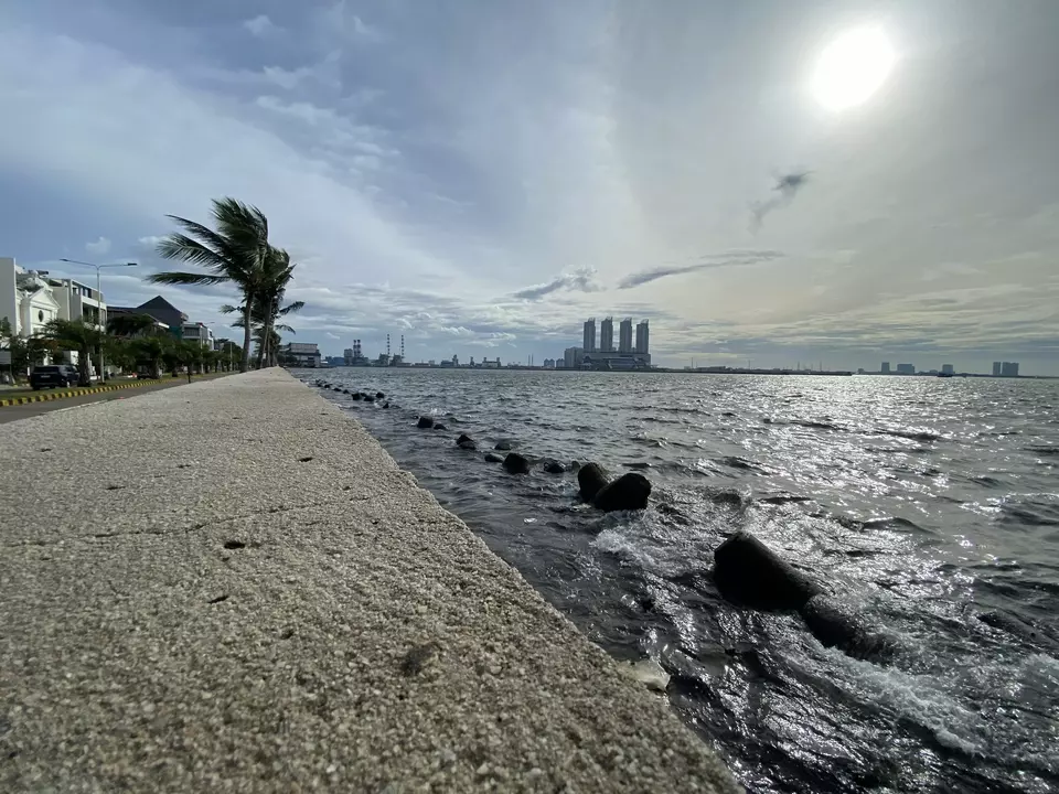 Ketika Laut Mendekat, Infrastruktur Kita Justru Melambat
